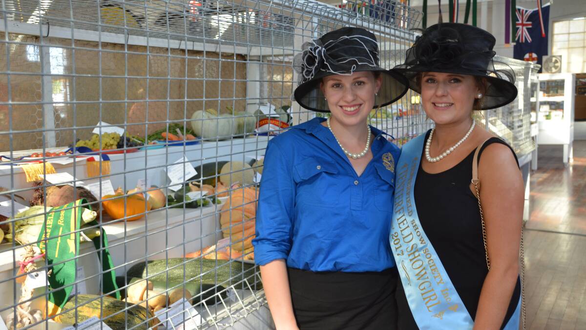 Showgirl coordinator Melissa Ware and 2017 Miss Showgirl Ellie Griffiths check out the produce section in the main pavilion.