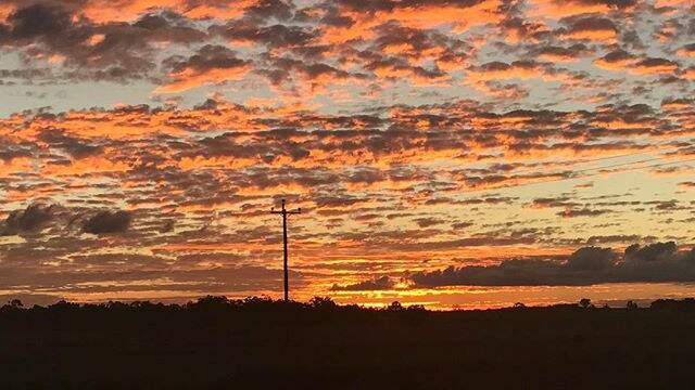 PIC OF THE DAY: This incredible sunset shot was captured by @lizsweet near Inverell.