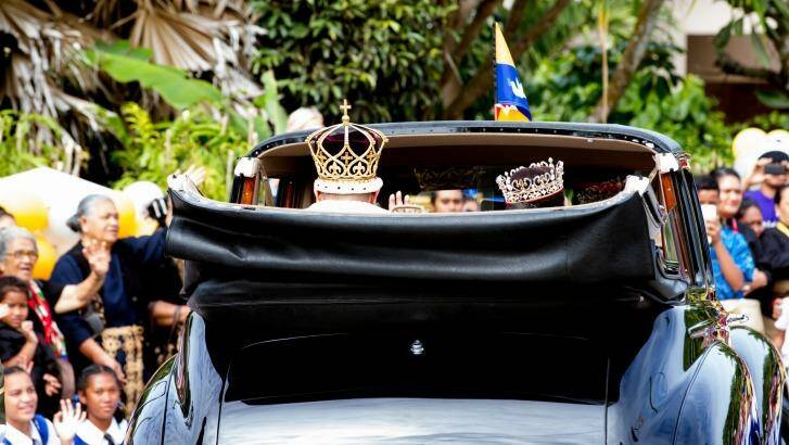 King Tupou VI and Queen Nanasipau'u head to the royal palace after the coronation ceremony. Photo: Edwina Pickles