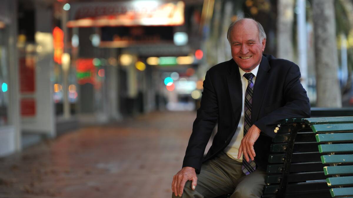 Polls suggest if the former Independent Tony Windsor made a return to politics, he could topple incumbent National Barnaby Joyce.