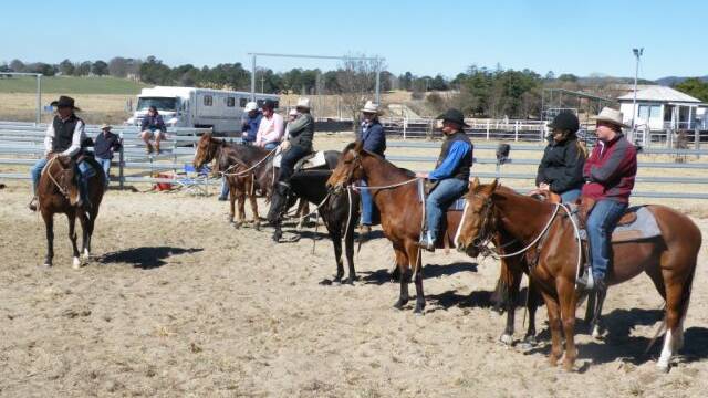 Mark Buttsworth leads the clinic at the Tenterfield Campdraft grounds.