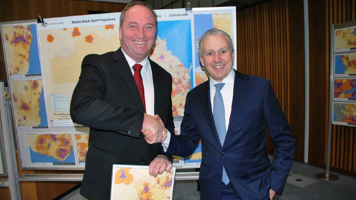Member for New England Barnaby Joyce with Telstra CEO Andrew Penn at the announcement last week. 