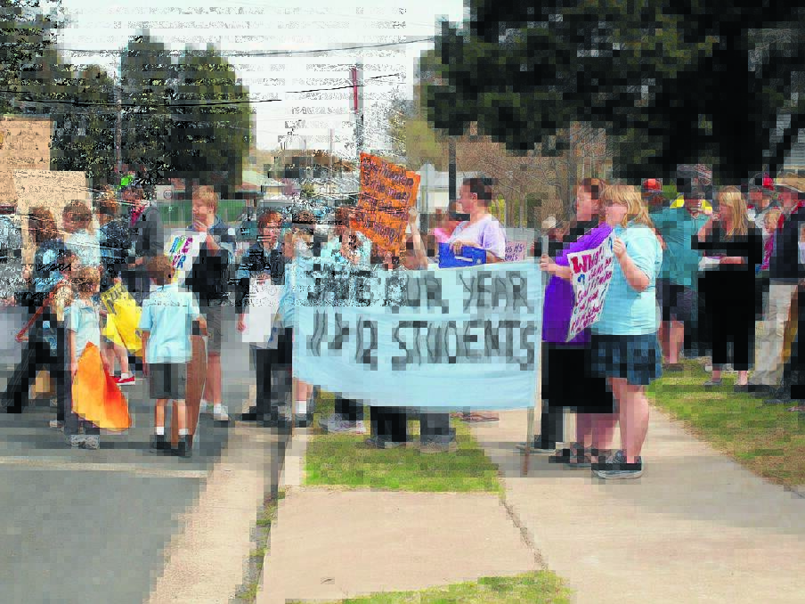 People in Emmaville protesting the closure of their distance education.