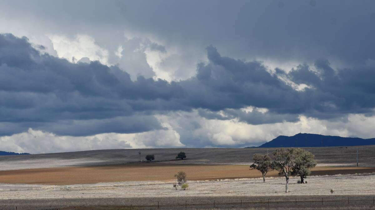 Another patchy storm rolls into Tamworth on the weekend. Photo: Gareth Gardner