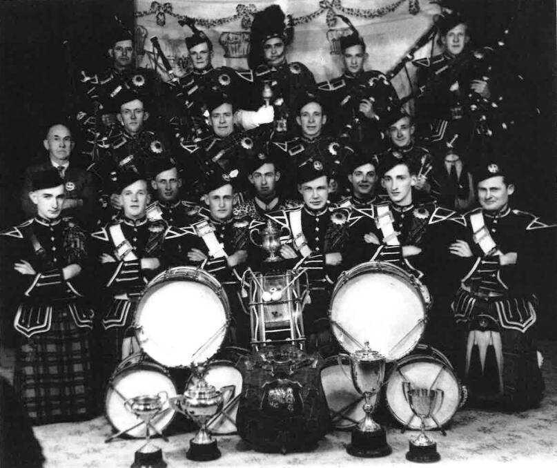 Tenterfield Pipe Band: (Back) Les Clarke, John Dearden, Bill Alvos, Rex Krahe and Doug Cairnes; (Middle) Andy Miller, Alec Petrie, Kevin Petrie, Ray terie and Bruce McDonald; (Front) Ron Kill, Terry Chapman, Audley Smith, Harry Flynn, Gordon Kay, Bob Henderson, Gordon Corney, Lester Waugh and Ray Flynn.