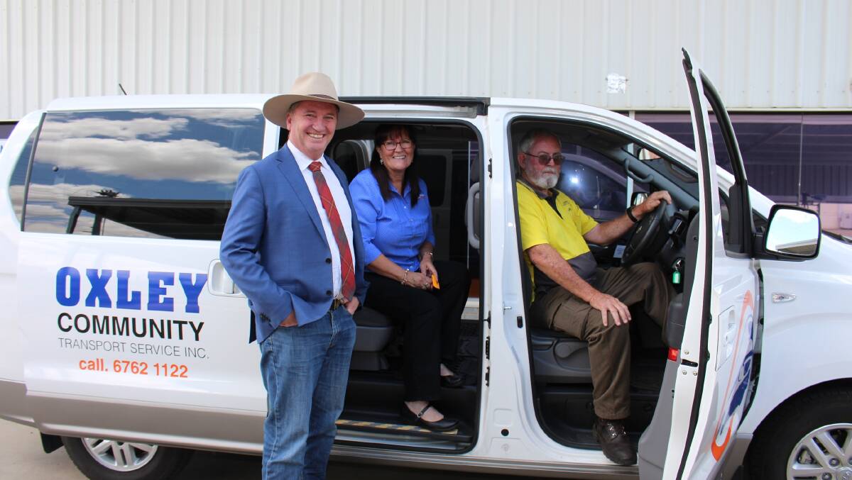 MP Barnaby Joyce with representatives from Oxley Community Transport Service which is among many local organisations in the electorate to have been awarded grants under the governments Stronger Communities Program.