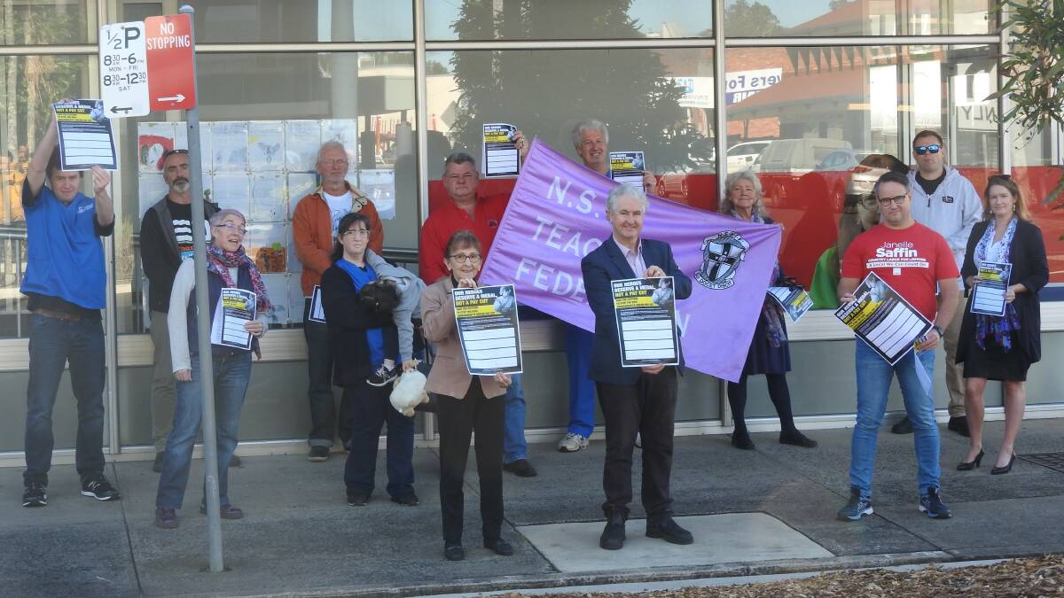 Janelle Saffin MP and Adam Searle MLC in Lismore last week, launching the petition against public sector pay cuts.