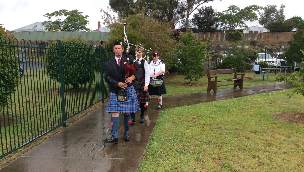 Robert and Travis O'Brien from Glen Innes Pipe Band and local drummer Graham Foan provided the Scottish soundtrack for the day.