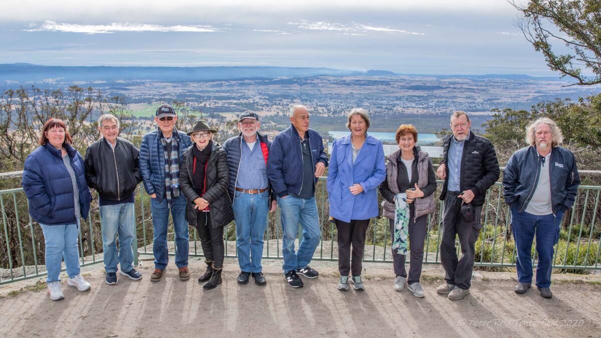 Maggie Smith, Phillip Olsen, Russ and Kay Pollock, David Smith, Gunter and Pauline Schreiber, Bozena Beagley, John Cusack and Ray Peterson at Mt Mackenzie lookout during their fly-in-fly-out visit to Tenterfield. Photo by Peter Reid.
