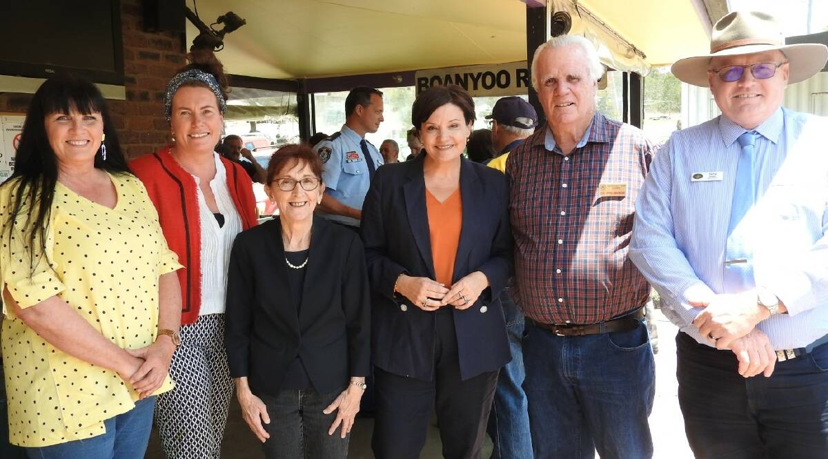 Cr Bronwyn Petrie, NSW Shadow Minister for Emergency Services Trish Doyle, Lismore MP Janelle Saffin, NSW Opposition Leader Jodi McKay, Cr John Macnish and Chief Executive Terry Dodds before a briefing on bushfires, drought and water supply.