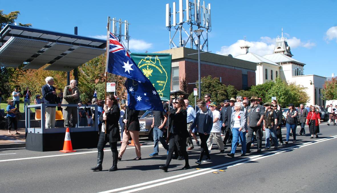 ANZAC Day parade down Rouse Street, 2017.