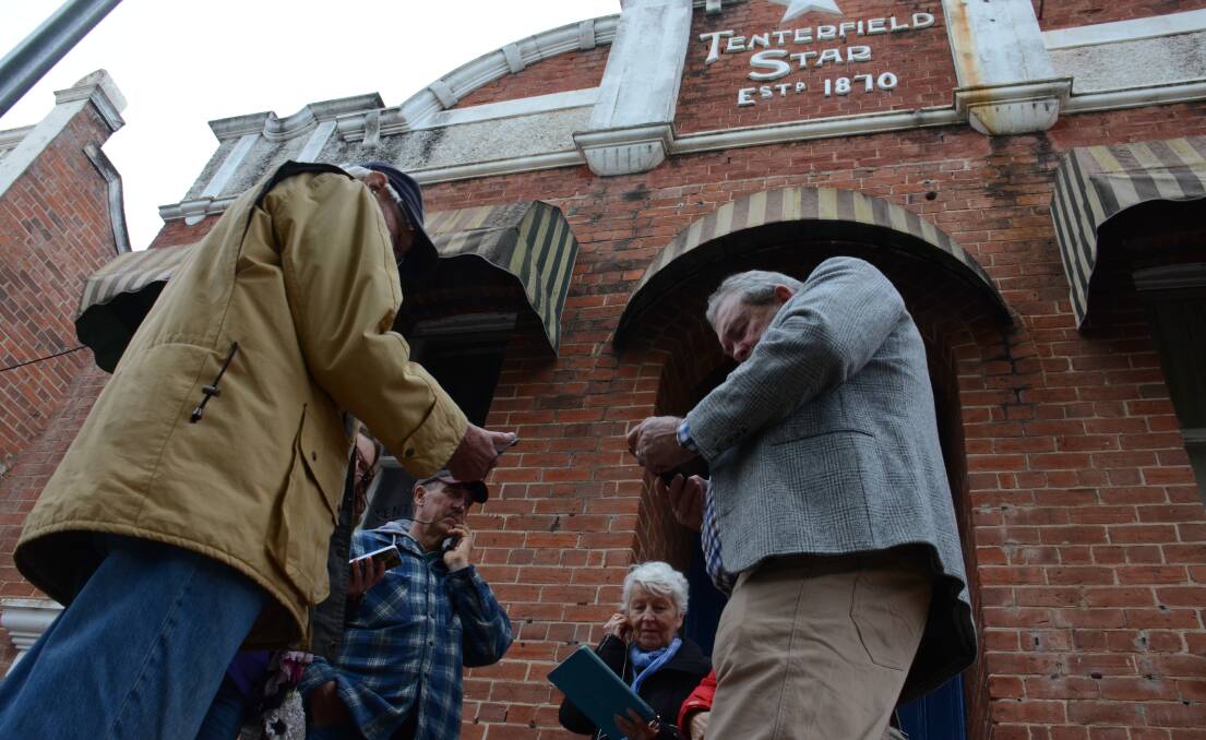 Sue Jurd provided a history of the Tenterfield Star building to Monday's tourists, via Soundtrails.