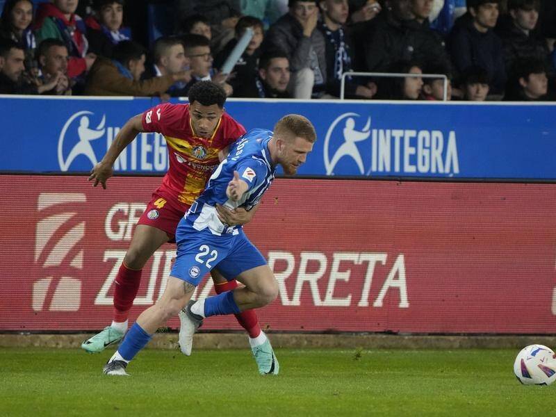 Goalscorer Carlos Vicente (r) breaks clear in Alaves' 1-0 win over Getafe. (EPA PHOTO)