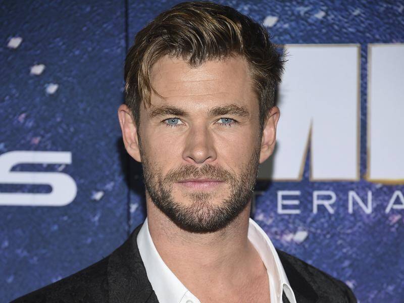Actor Chris Hemsworth is to receive a star on Hollywood's Walk of Fame.