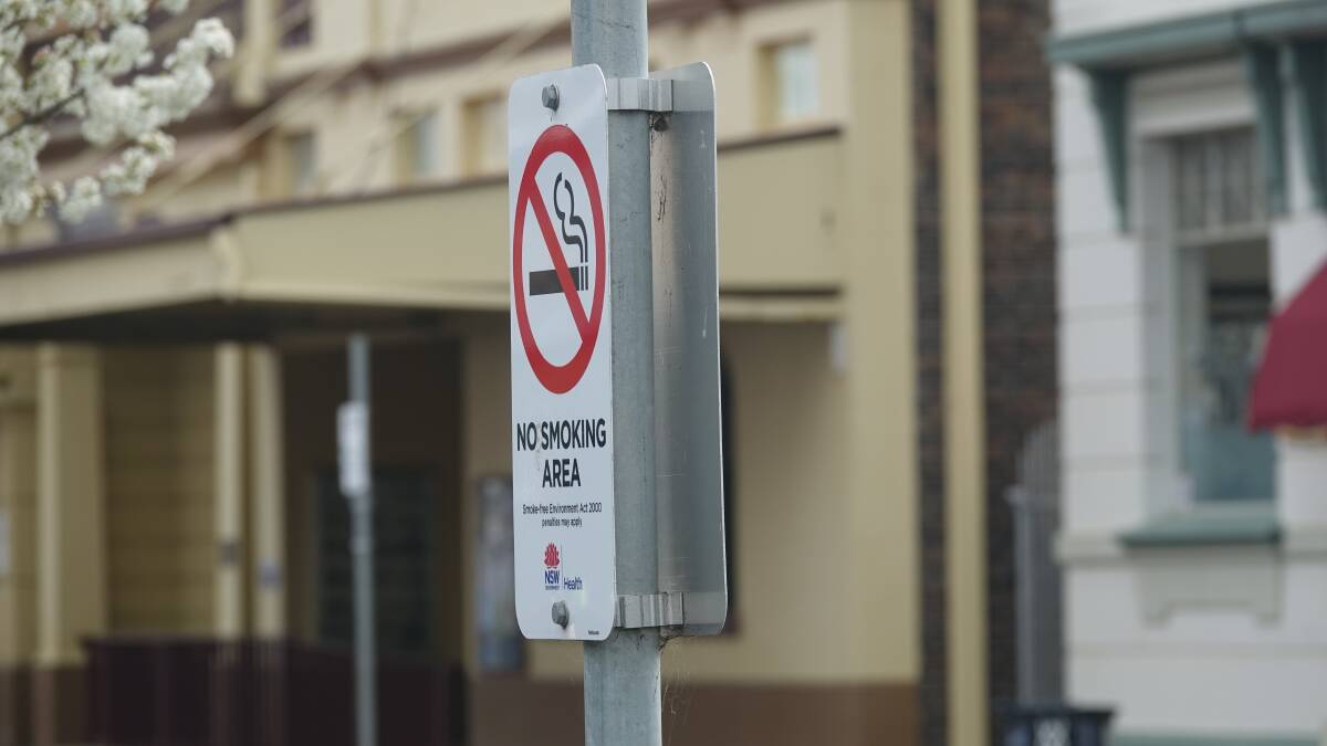 One of several smoking banned signs on Grey Street in Glen Innes.